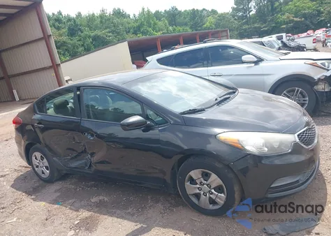 2017 Kia Forte Lx z USA, uszkodzony, nr VIN 3KPFK4A77HE079046